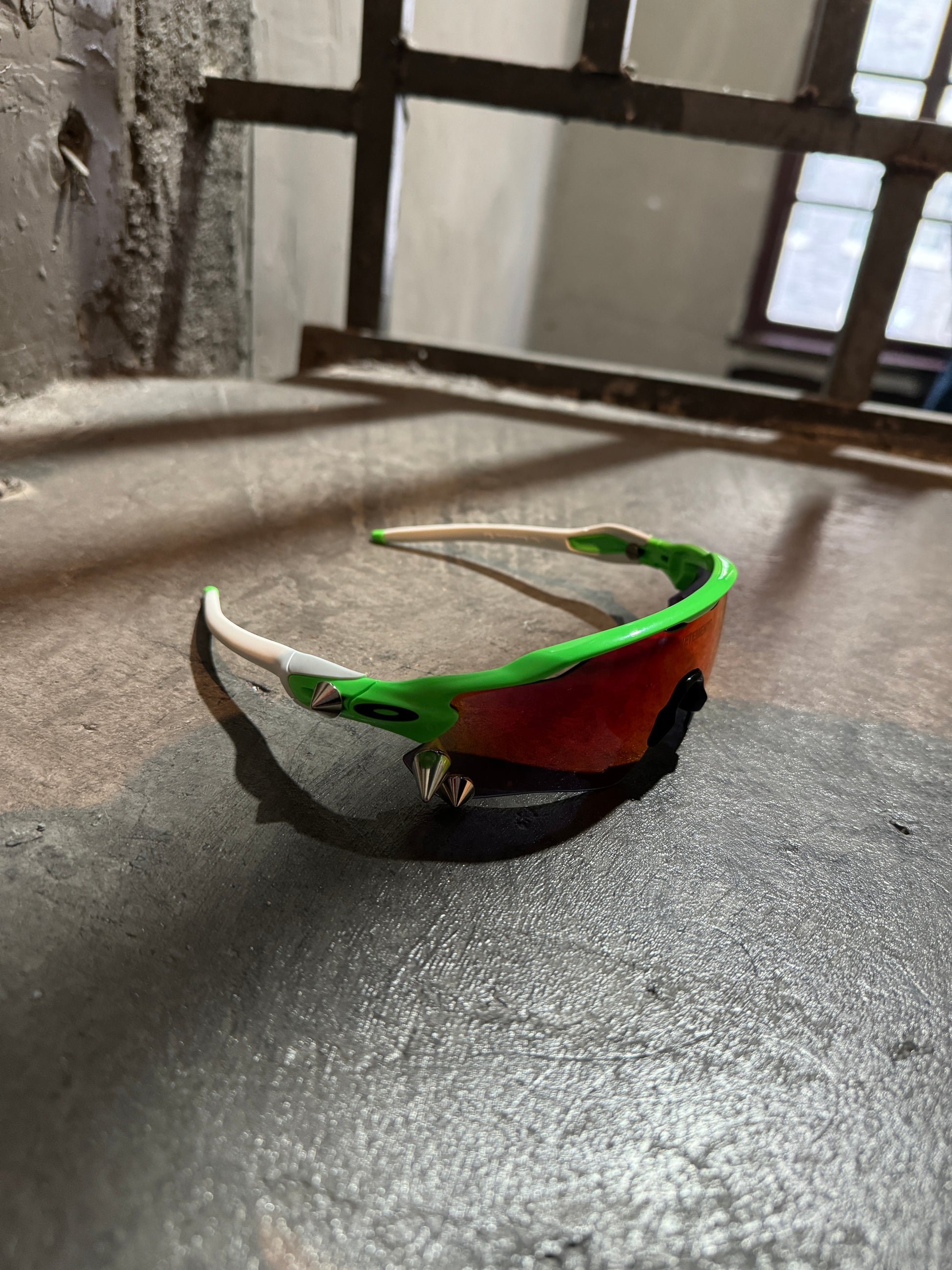 Vetements Oakley Spikes 200 Glasses green 