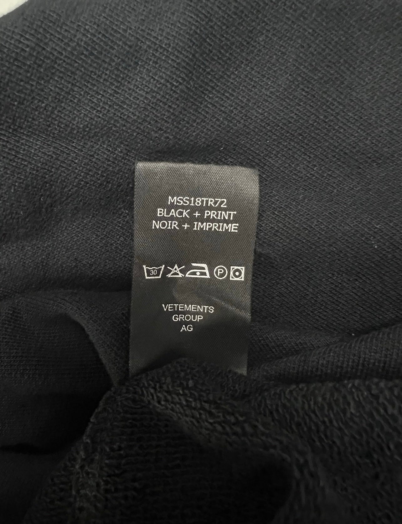 Vetements SS18 UFO Hoodie washtag