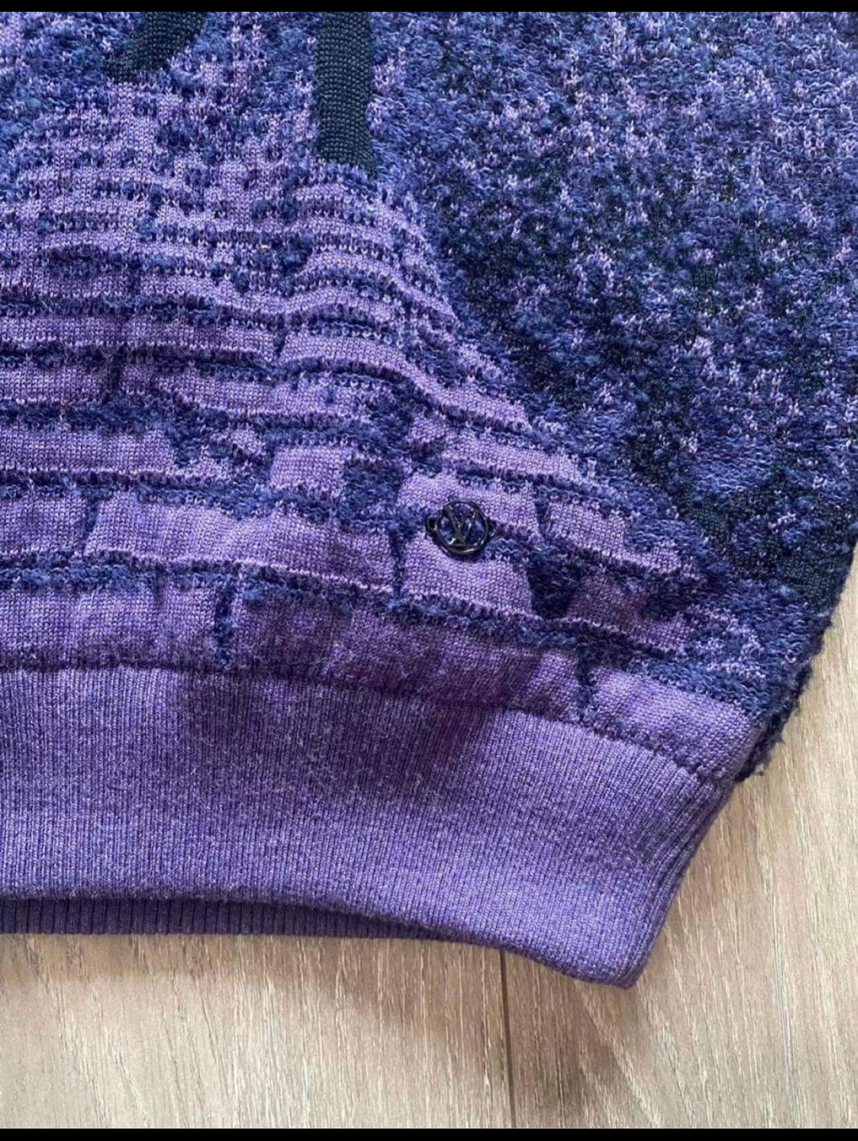 LV SS19 RUNWAY BRICK ROAD SWEATER IN PURPLE