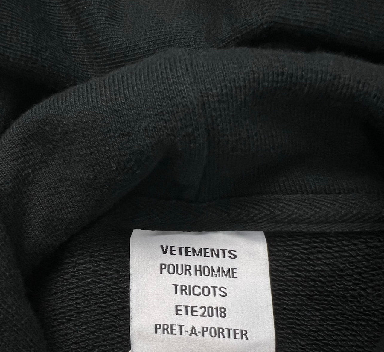 Vetements SS18 UFO Hoodie necktag