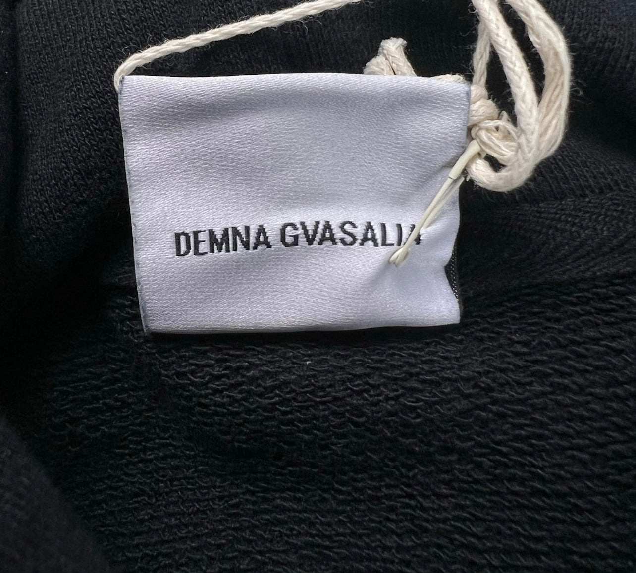 Vetements SS18 UFO Hoodie necktag