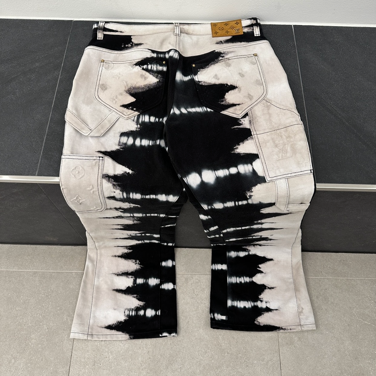 Louis Vuitton AW22 Tie Dye Carpenter Pants
Runway