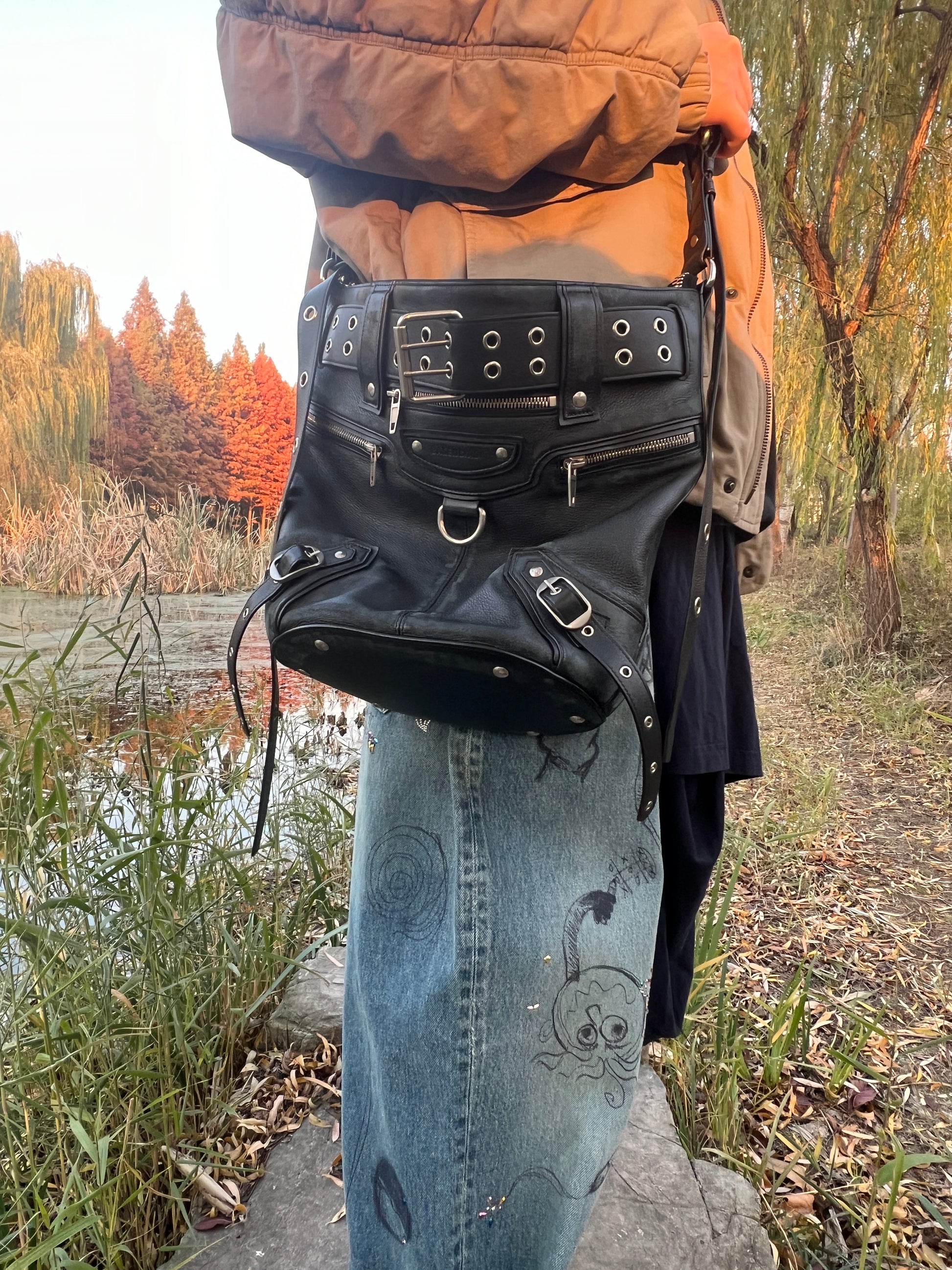 Balenciaga Fall22 Emo Bucket Bag Sz.M