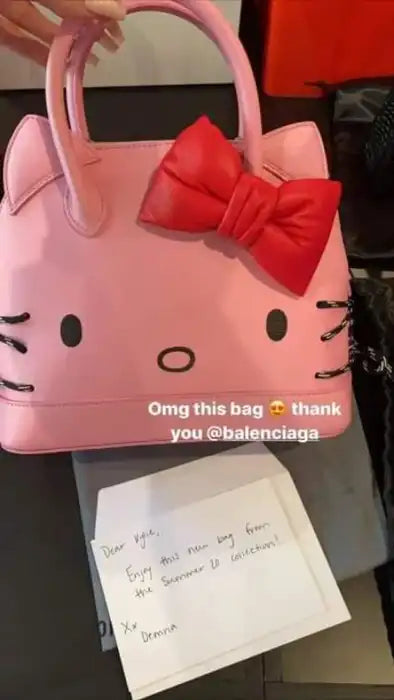 Hello Kitty ville balenciaga