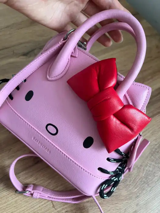 Hello Kitty ville balenciaga