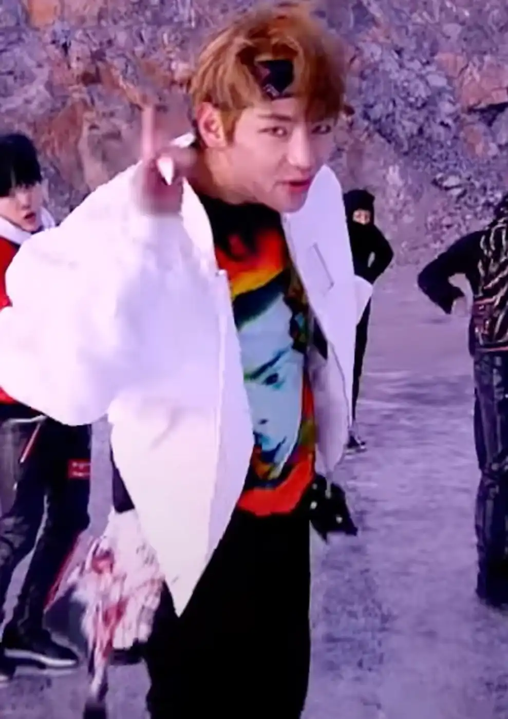 Loewe *BTS TAEHYUNG/ not today MV*Loewe Faust tshirt large